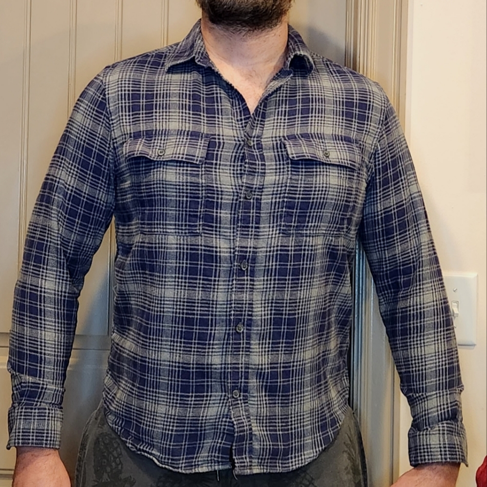 2 flannel shirts - Picture 11 of 12
